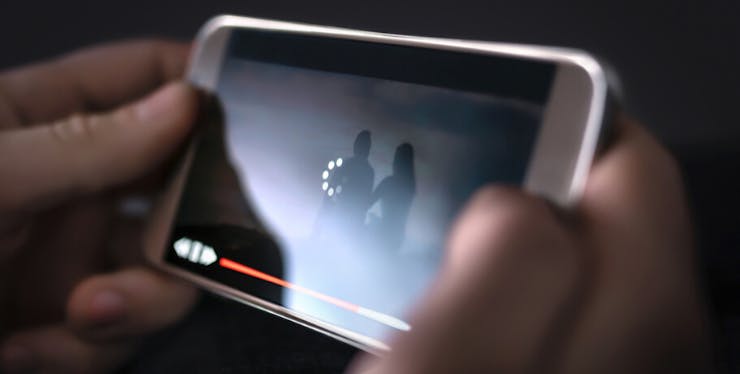 Como baixar vídeos do Youtube no celular?