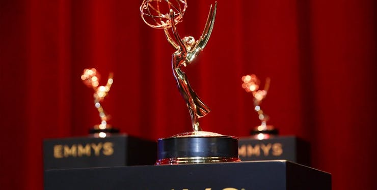 imagem do troféu da premiação televisiva mundial, emmy awards 2020