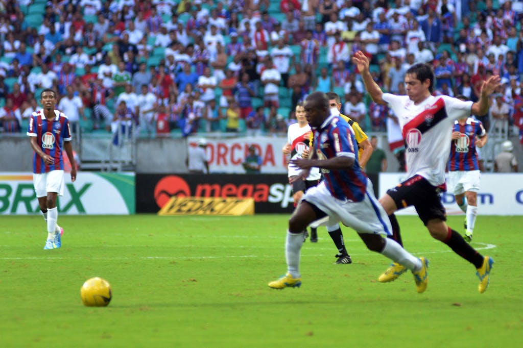 Jogo de futebol entre Bahia e Vitória
