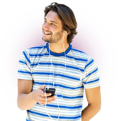 Homem ouvindo música