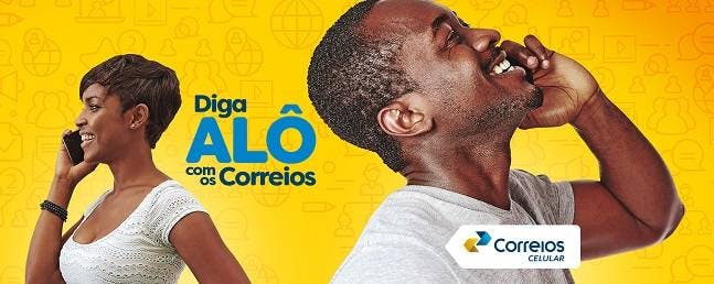 correios celulares duas pessoas falando no telefone