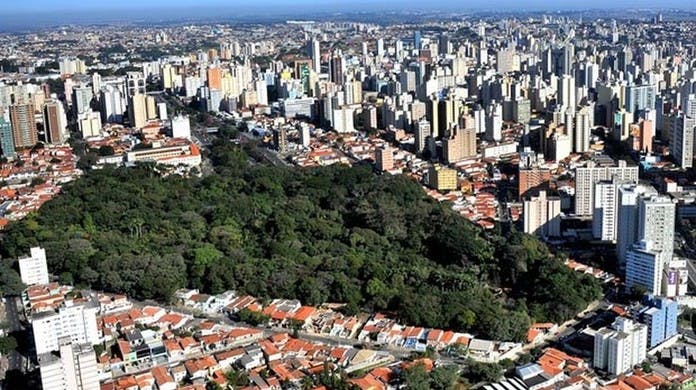 Fotografia de vista aérea de Campinas.