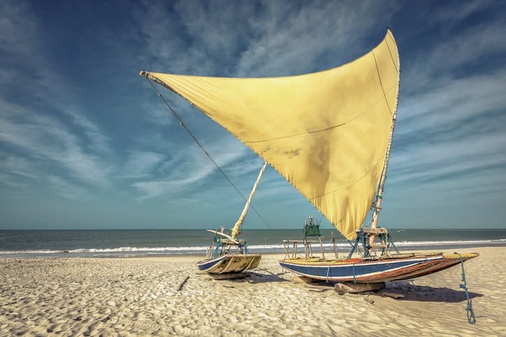 litoral do rio grande do norte, barco a vela na areia