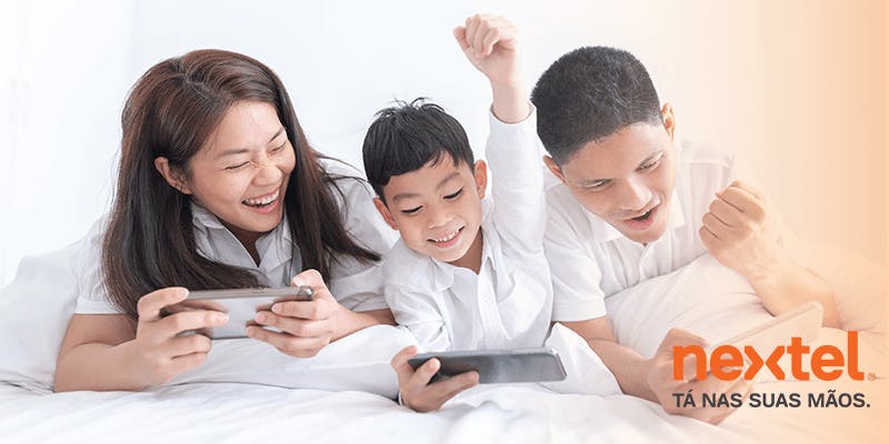 familia jogando no celular - nextel