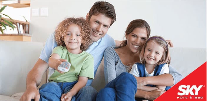 SKY Pré-pago: família assiste TV