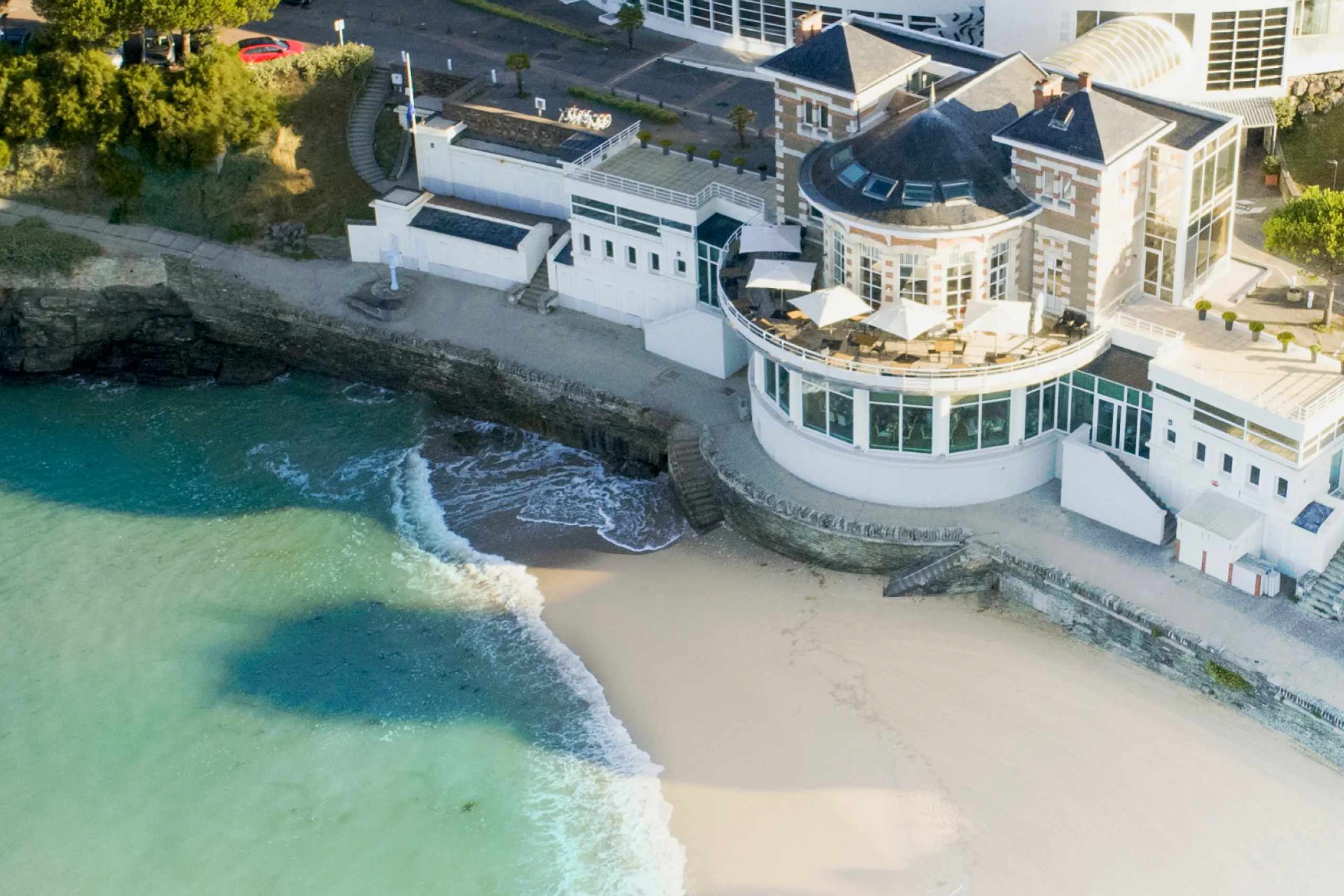 Vue éloignée de l'hôtel thalasso Pornic