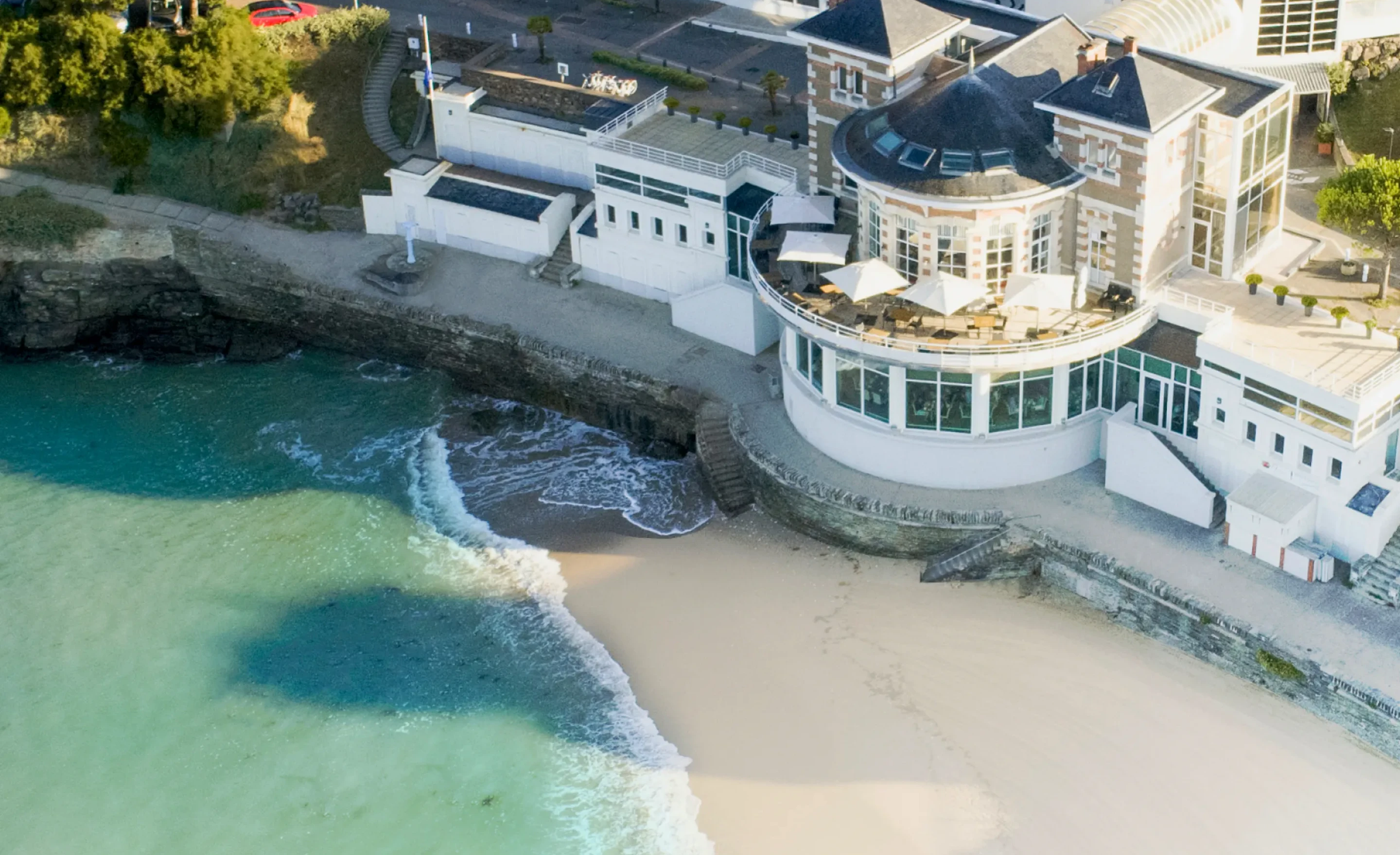 Vue éloignée de l'hôtel thalasso Pornic