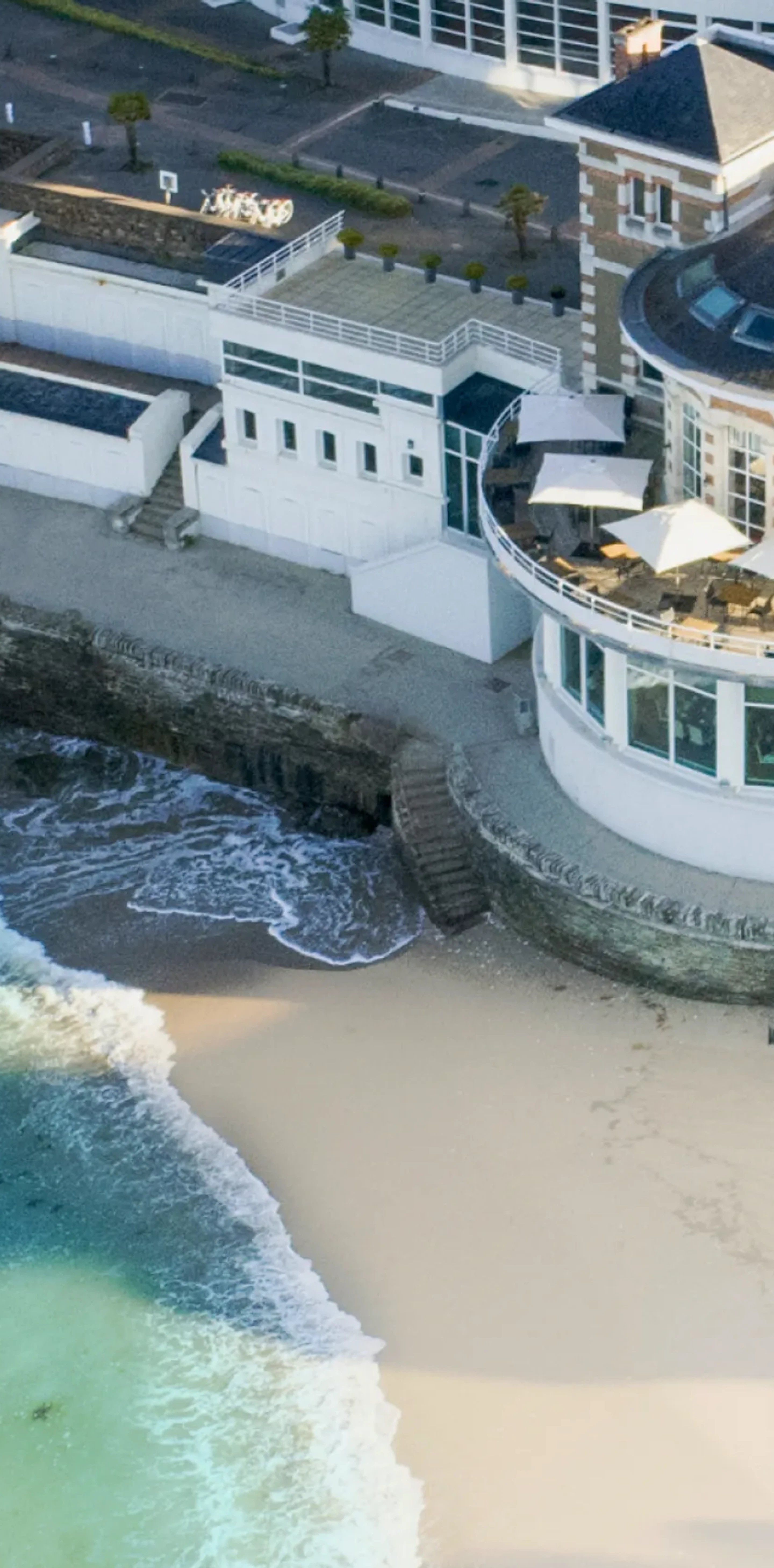 Vue éloignée de l'hôtel thalasso Pornic