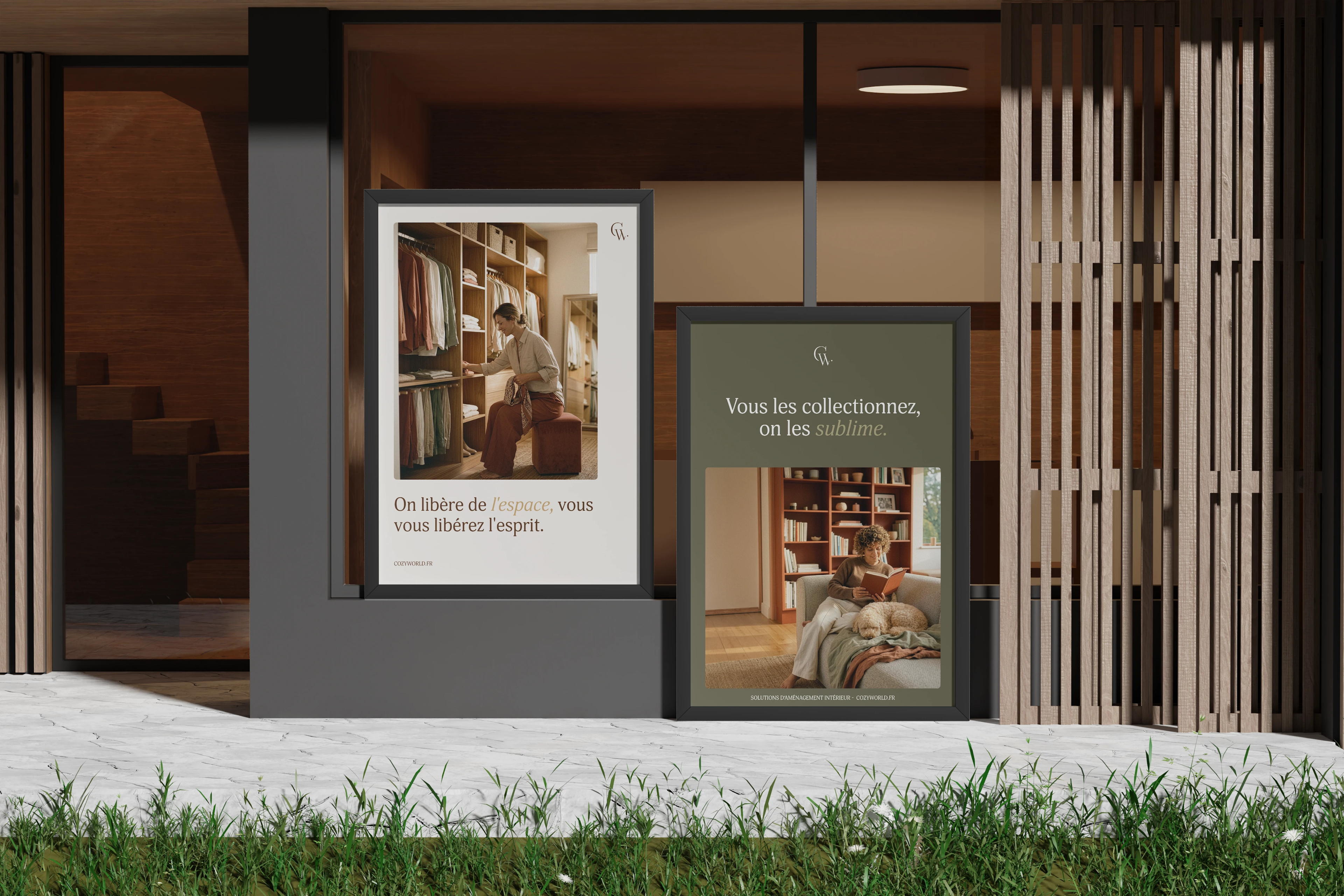 Photo en plan large d'une devanture de boutique avec deux affiches d'une campagne d'affichage Cozy World.