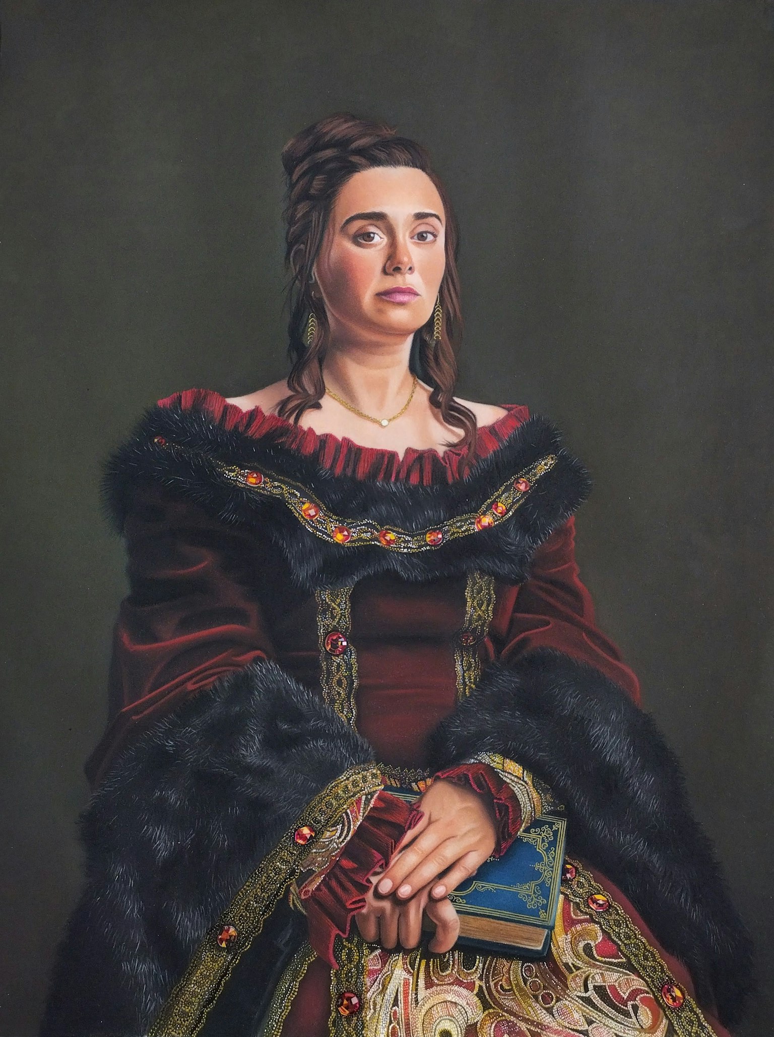 portrait crayon pastel sur papier d'une femme dans une grande robe rouge et noire