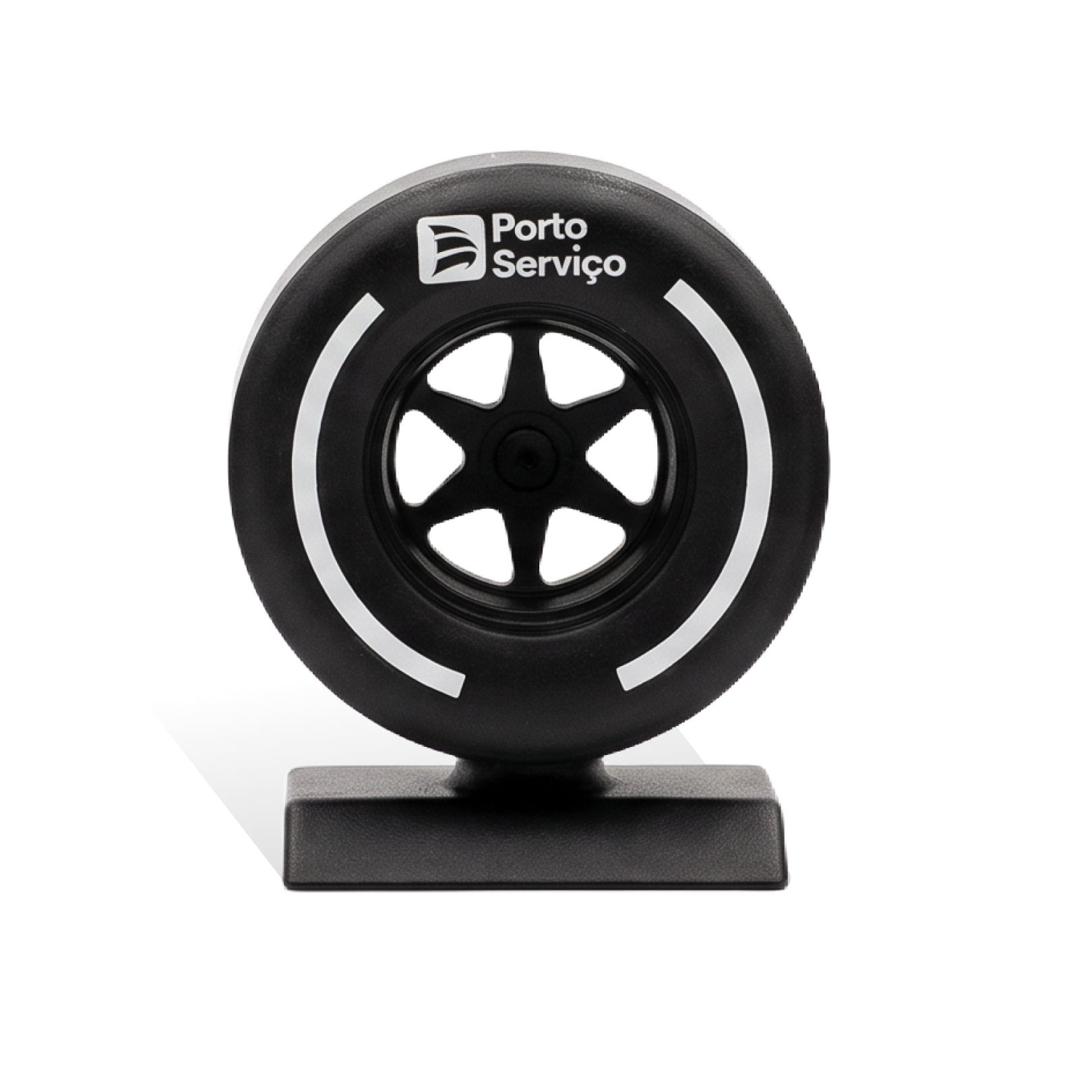 Miniatura preta de um pneu com roda e o logotipo branco da Porto Serviço impresso na parte superior.