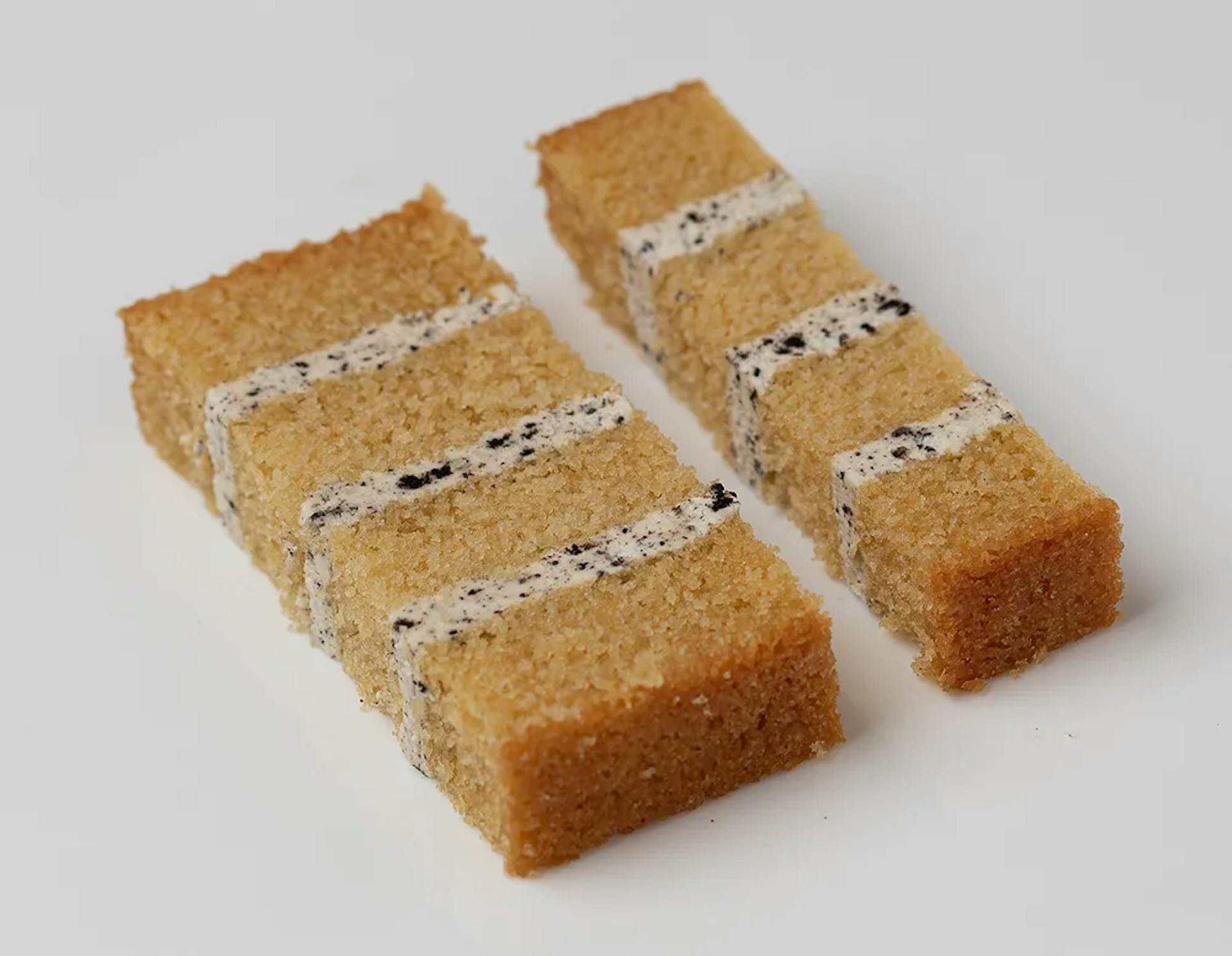 Dreamy Cookies & Cream Cake Slice