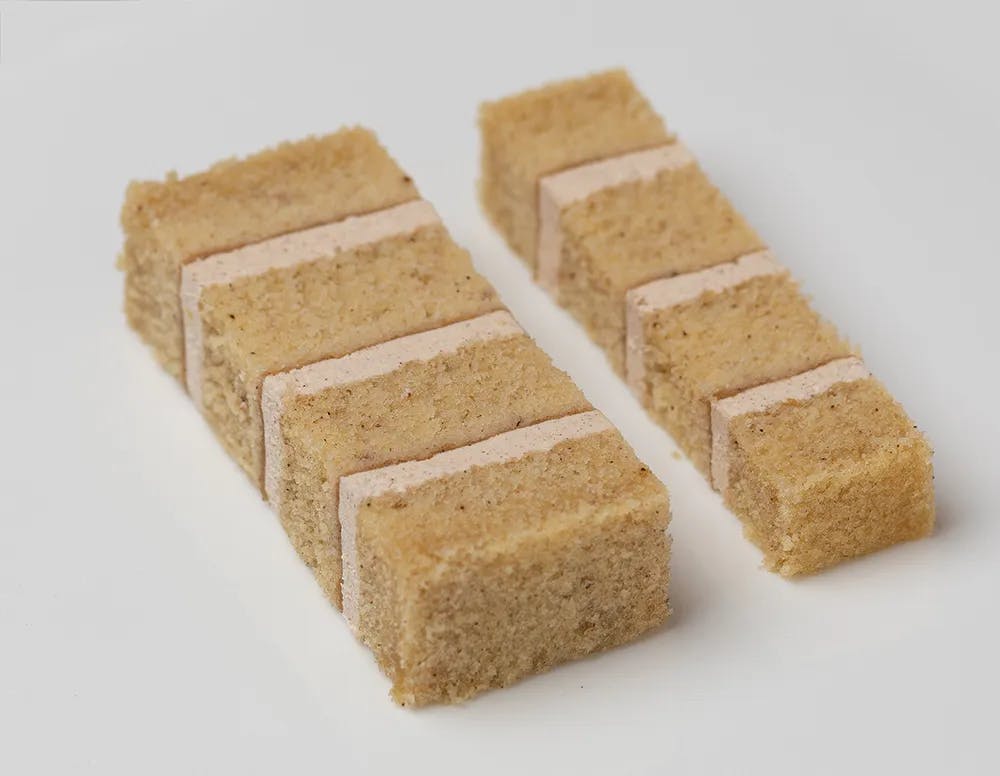 Cinnamon Spiced Apple Cake Slice