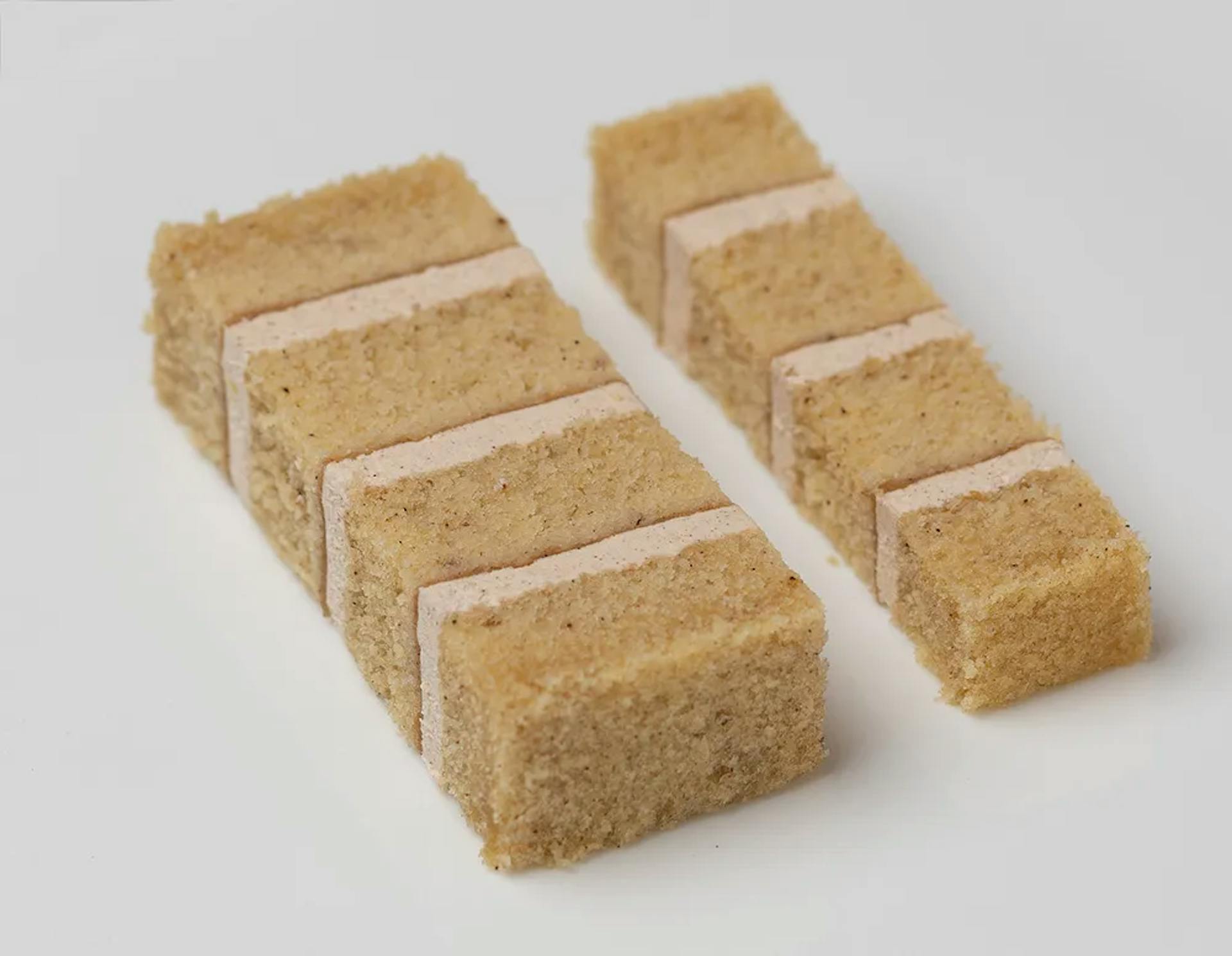 Cinnamon Spiced Apple Cake Slice