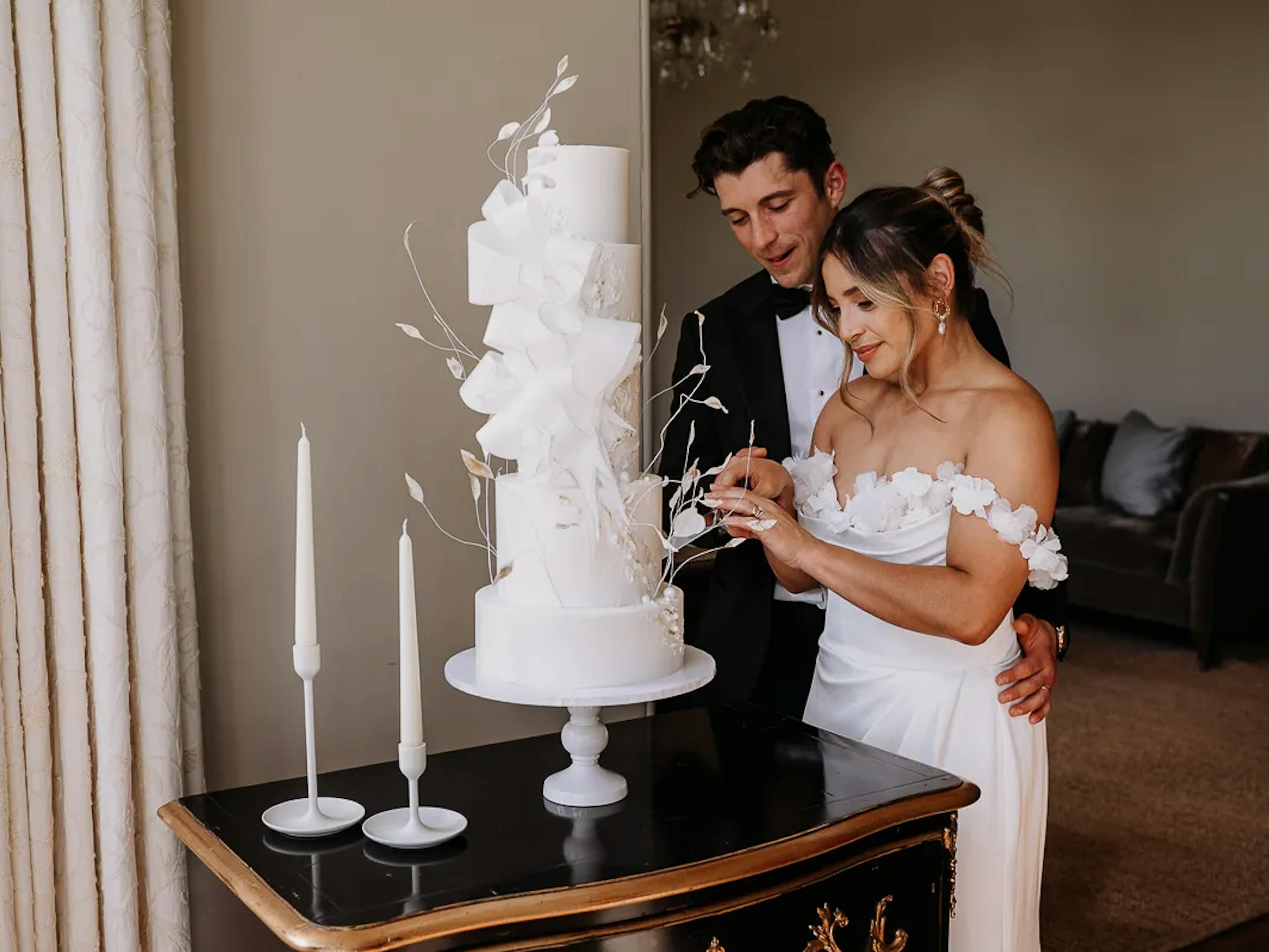 Wedding Cake Trends in 2025: What to Learn and Why You Should (or Shouldn’t) Follow Them