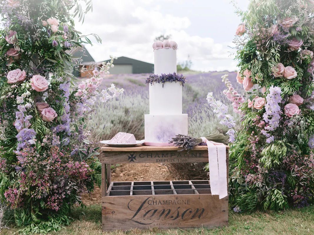 How Much Wedding Cake for 250 Guests in Cotswolds