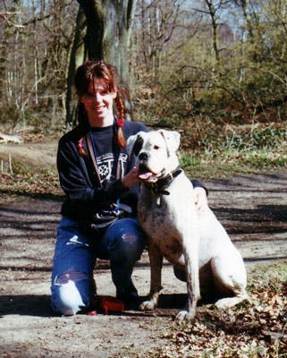 Victoria Stilwell, ripped jeans, and a dog at Wimbledon Common