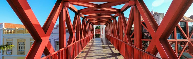 Ponte vermelha no Dragão do Mar