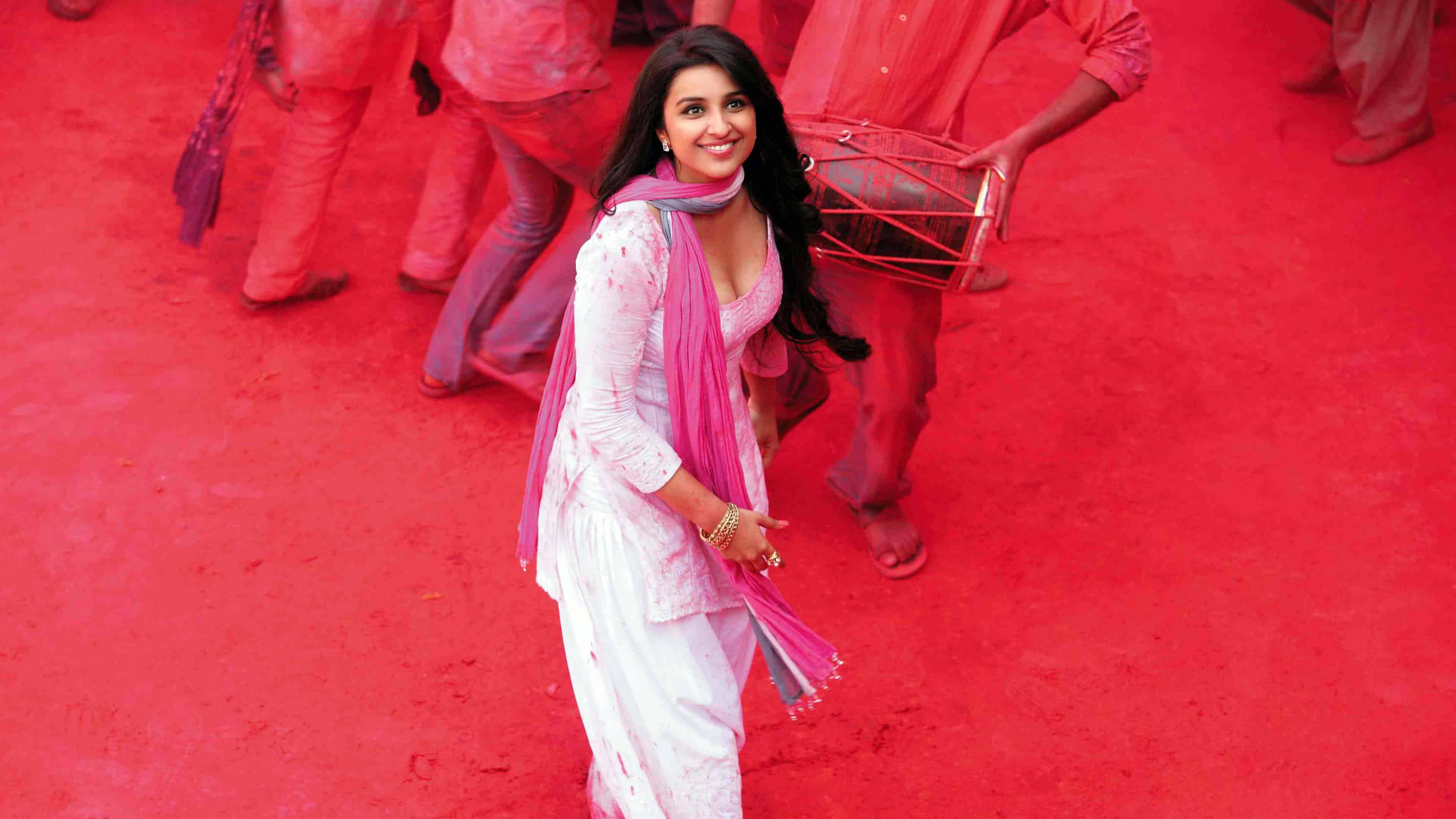 Marriage Pause Over? Parineeti  Makes Comeback