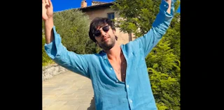 Ranbir showcases singing talent