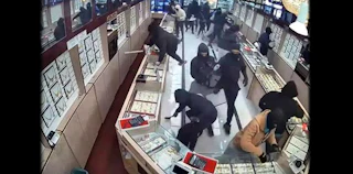 Robbers looted $1 mn from US Indian jeweller in 1-minute
