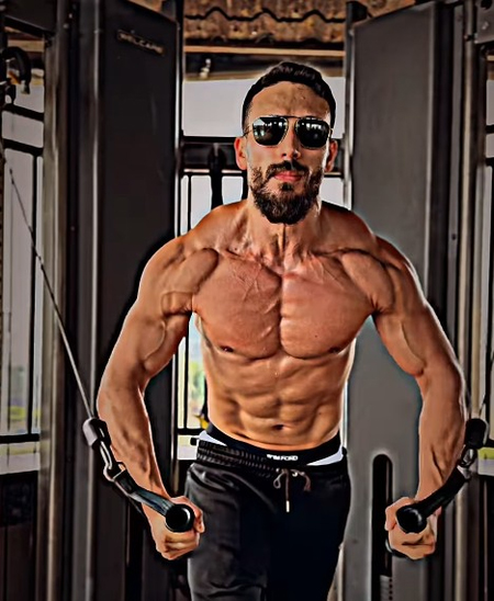 Tiger Shroff hits the gym for iron therapy