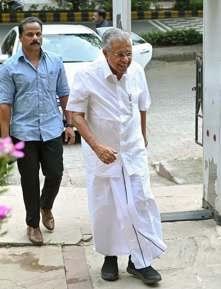 SC grants 7-day relief to Vijayan