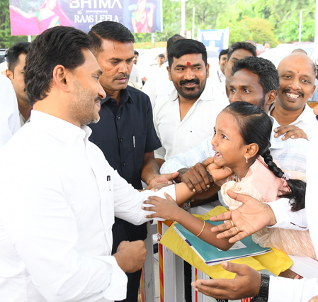 Couple thanks Jagan for daughter’s treatment
