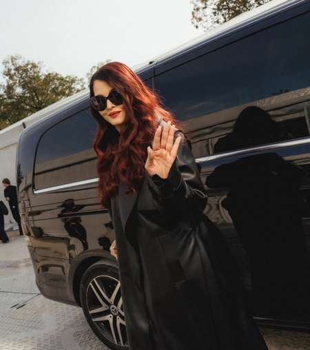 Aishwarya Rai wears crown at PFW