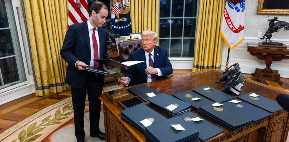 Democrats move to block Trump green card rule