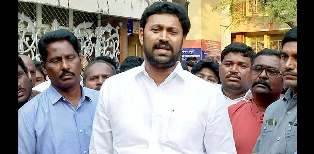 ED Raids MP Avinash Reddy premises