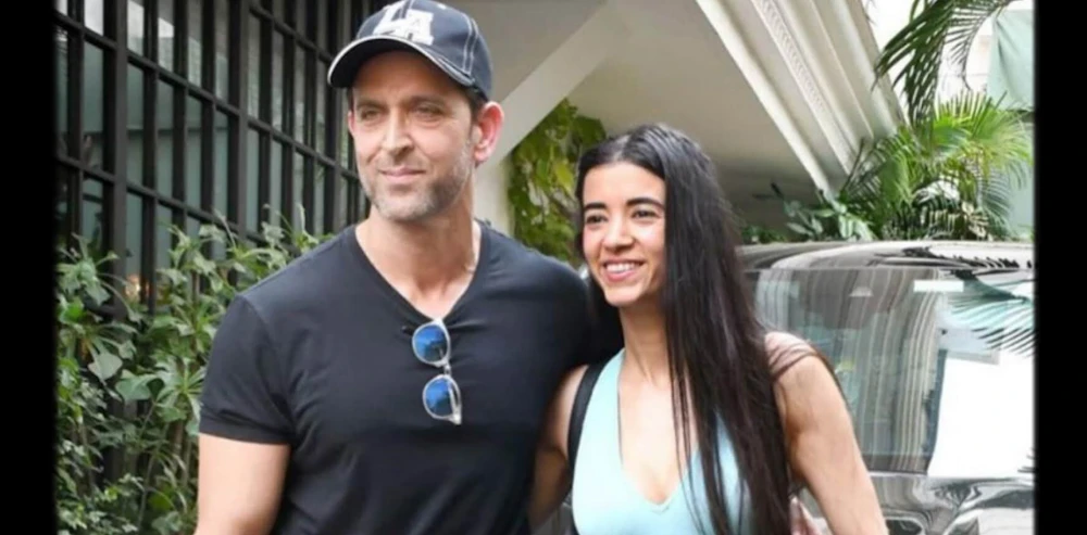 Hrithik keeps Saba's spirits up