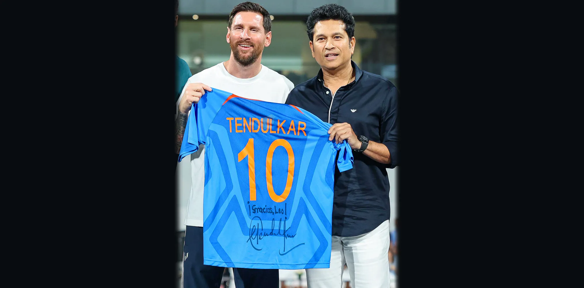 Messi gets signed India jersey from Sachin