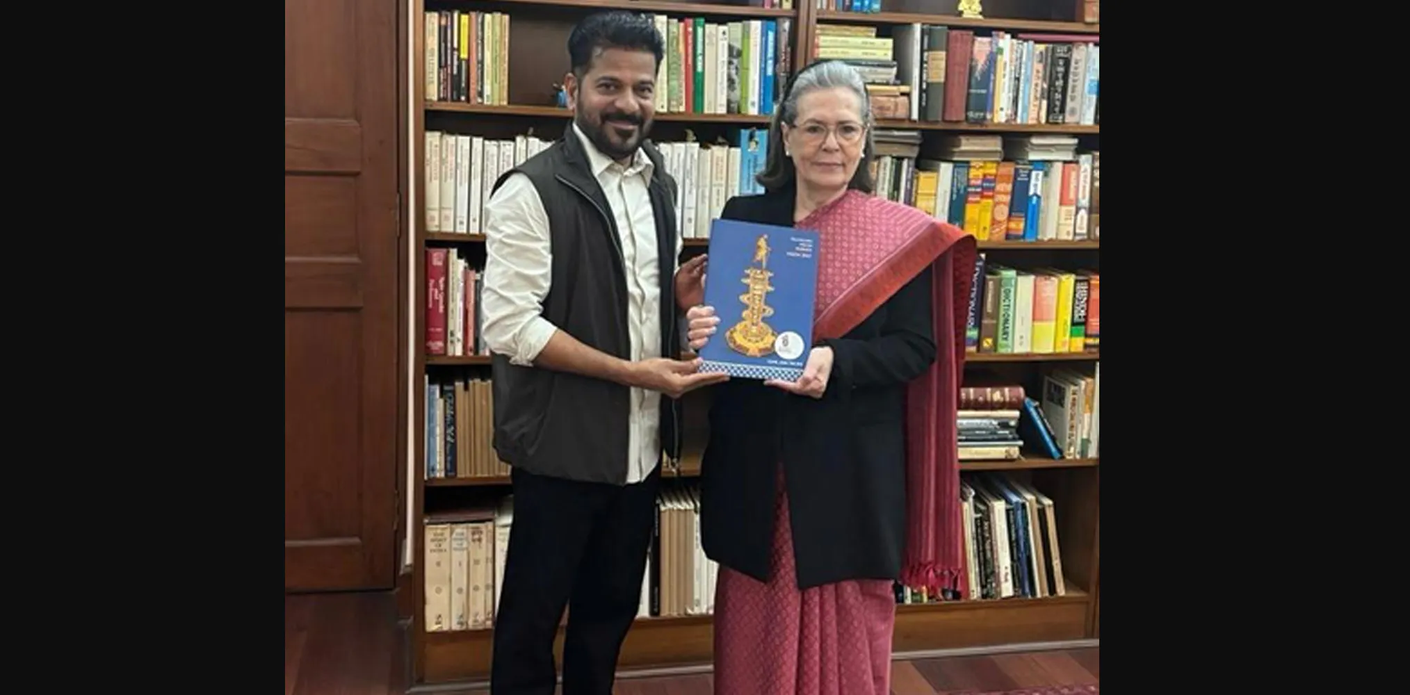 RR presents 2047 Vision Document to Sonia