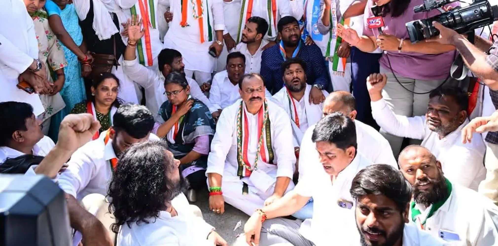 Herald heat in T'gana as Congress protests