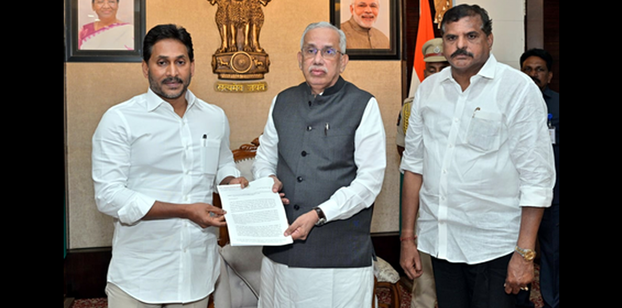 Jagan takes 1-crore voice to Raj Bhavan