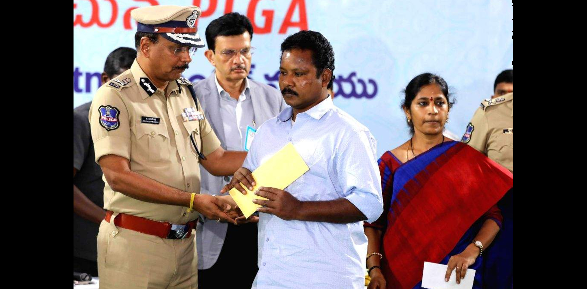 75 lakh bounty maoist surrenders in T'gana