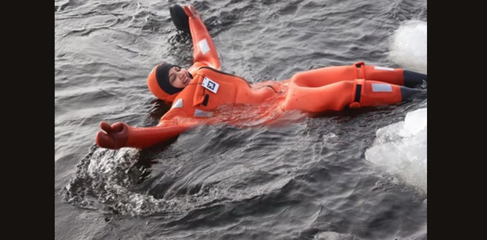 Bhagyashree swims in ocean at -25°C