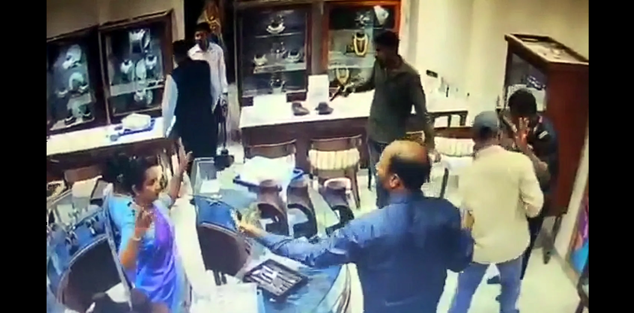 Armed robbers storm jewellery showroom