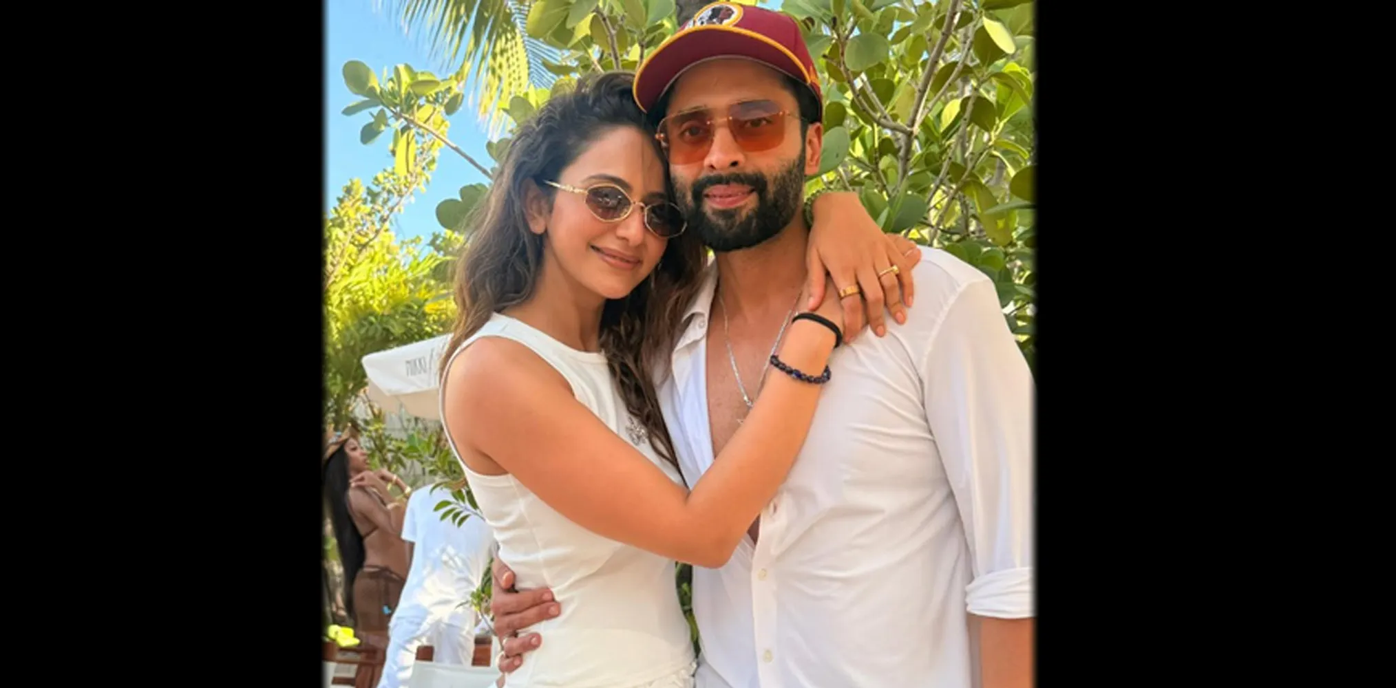 Rakul’s ‘Tropic Like It’s Hot’ Moment