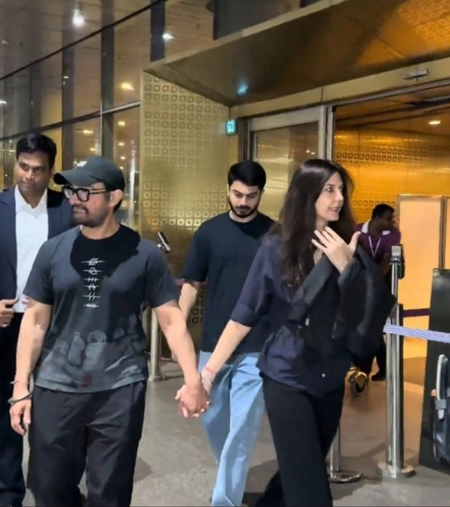 Aamir and Gauri walk hand in hand at airport