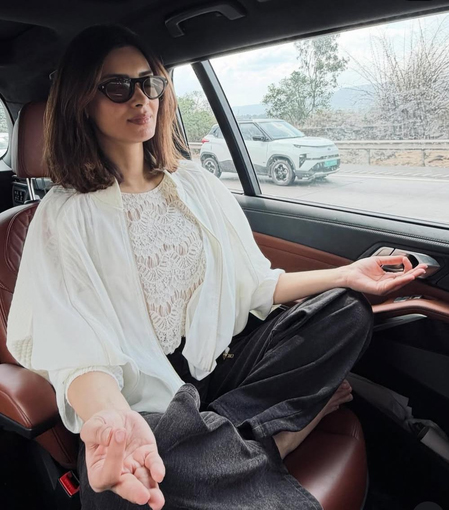 Diana Penty does yoga in car while 'en route'