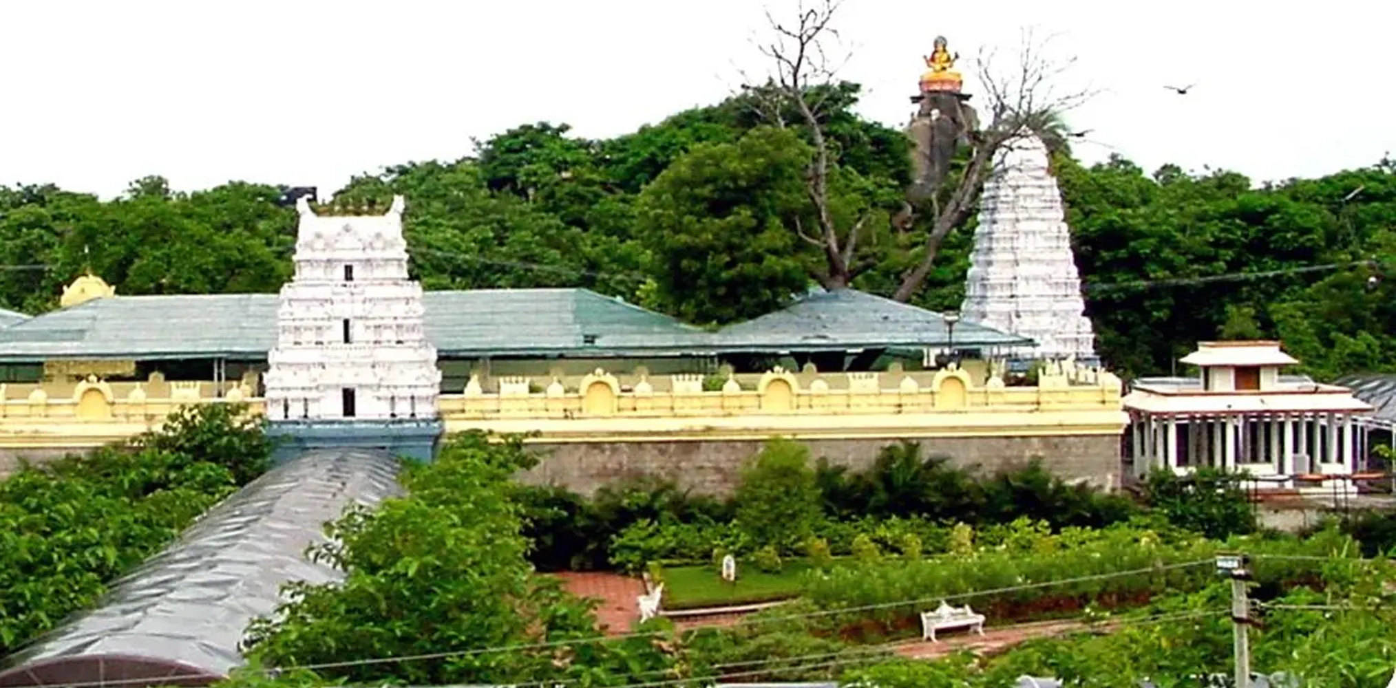 Theft at famous Basar temple