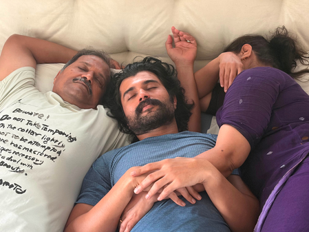 VDK spends the day chilling with parents