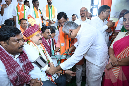 Illness Forces T'gana BJP Chief to End Fast