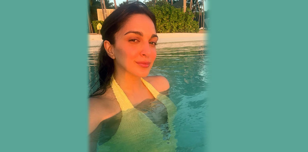 Mom-to-be Kiara enjoys beach time