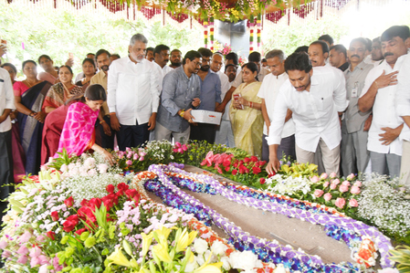 Jagan, Sharmila Recall YSR Legacy
