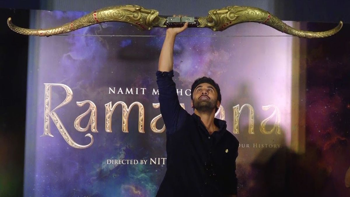 Ranbir Kapoor lifts Shiv Dhanush