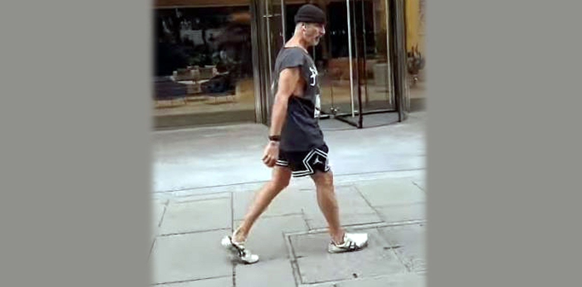 Akshay almost falls down during walk in London