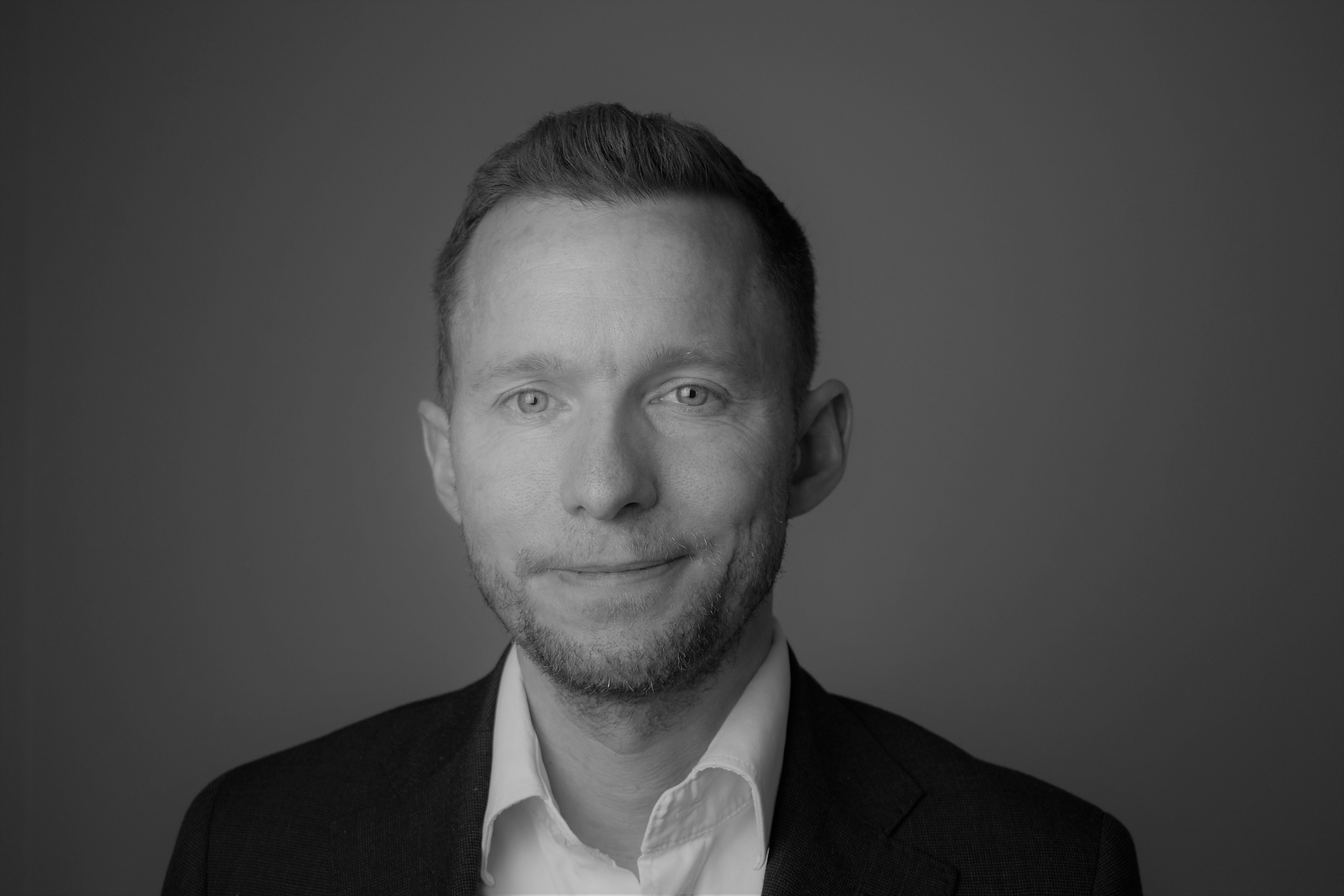 Ola Persson, sverigechef Presto, Svartvit